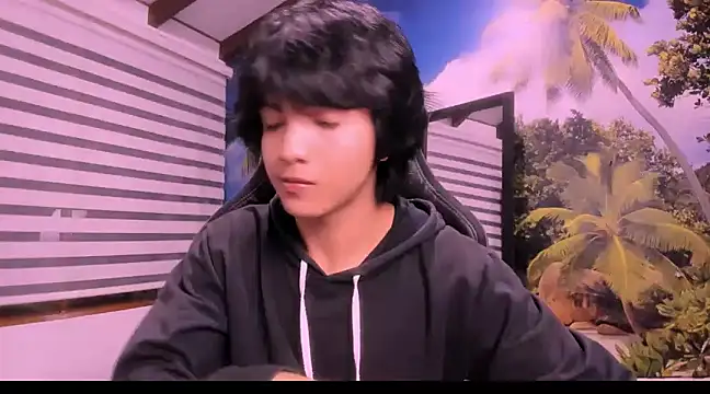 Snapshot of AllanYong18 chatting on January 2025 03:33:01 AM AllanYong18 online show from January 2025 03:33:01 AM