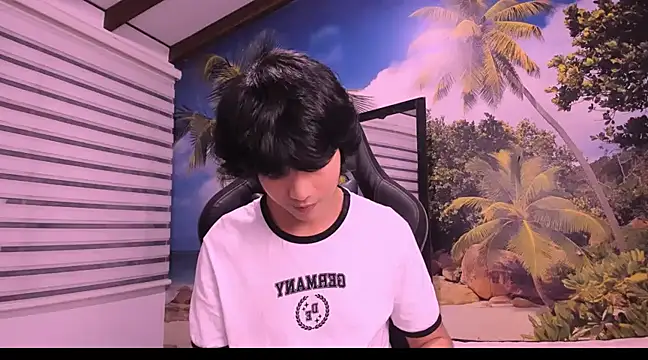 Snapshot of AllanYong18 chatting on February 2025 05:07:02 AM AllanYong18 online show from February 2025 05:07:02 AM