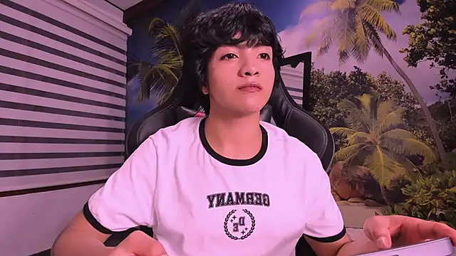 Snapshot of AllanYong18 chatting on February 2025 10:43:02 AM AllanYong18 online show from February 2025 10:43:02 AM