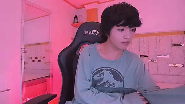 Snapshot of AllanYong18 chatting on March 2025 04:24:01 AM AllanYong18 online show from March 2025 04:24:01 AM