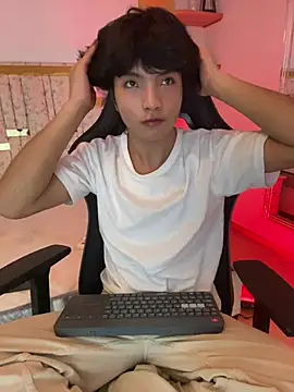 Snapshot of AllanYong18 chatting on March 2025 08:22:01 AM AllanYong18 online show from March 2025 08:22:01 AM