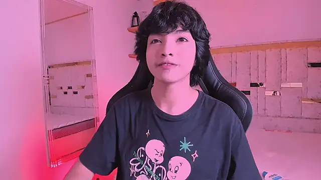 Snapshot of AllanYong18 chatting on March 2025 07:20:02 AM AllanYong18 online show from March 2025 07:20:02 AM