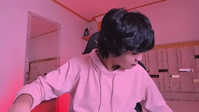 Snapshot of AllanYong18 chatting on March 2025 09:05:01 AM AllanYong18 online show from March 2025 09:05:01 AM