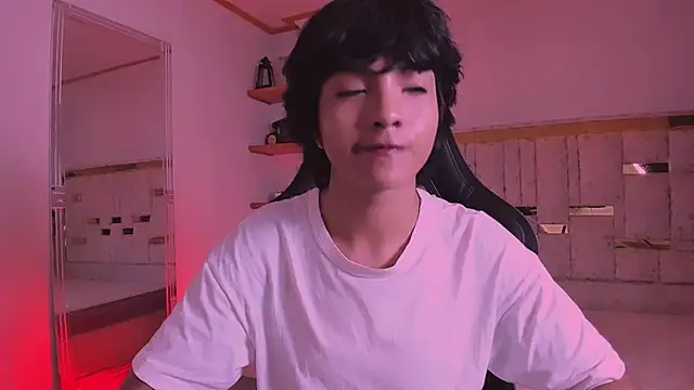 Snapshot of AllanYong18 chatting on March 2025 01:43:02 AM AllanYong18 online show from March 2025 01:43:02 AM