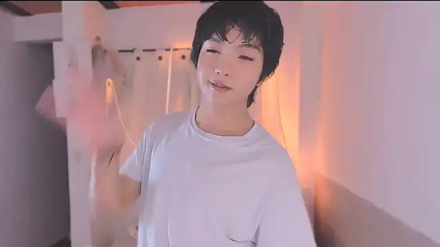 Snapshot of AllanYong18 chatting on September 2025 06:35:01 AM AllanYong18 online show from September 2025 06:35:01 AM