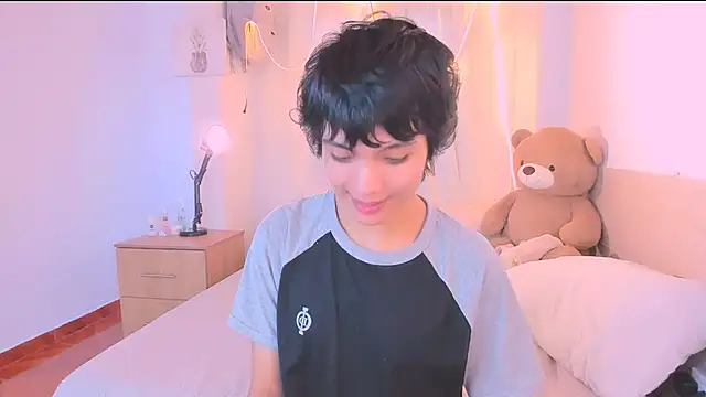 Snapshot of AllanYong18 chatting on September 2025 01:05:01 PM AllanYong18 online show from September 2025 01:05:01 PM