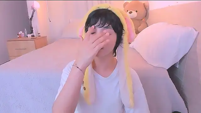 Snapshot of AllanYong18 chatting on October 2025 12:31:01 AM AllanYong18 online show from October 2025 12:31:01 AM