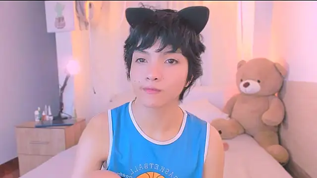 Snapshot of AllanYong18 chatting on October 2025 09:20:01 AM AllanYong18 online show from October 2025 09:20:01 AM