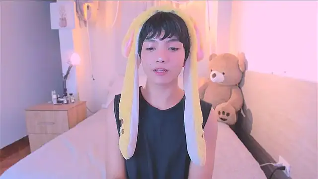 Snapshot of AllanYong18 chatting on October 2025 04:34:01 AM AllanYong18 online show from October 2025 04:34:01 AM