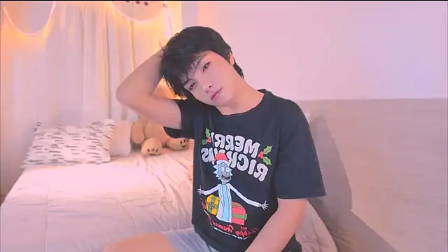 Snapshot of AllanYong18 chatting on November 2025 01:10:01 PM AllanYong18 online show from November 2025 01:10:01 PM