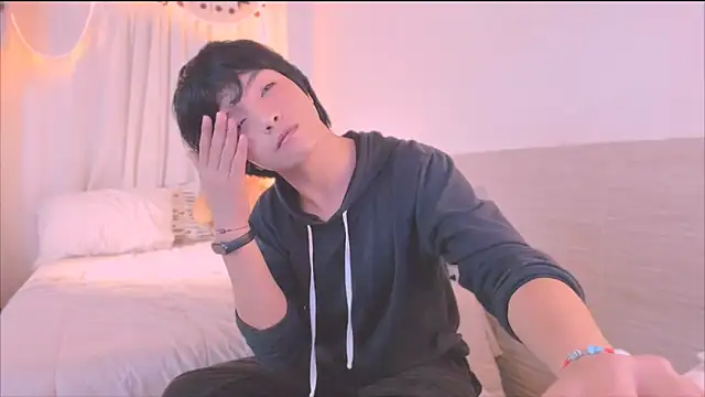 Snapshot of AllanYong18 chatting on November 2025 05:40:02 AM AllanYong18 online show from November 2025 05:40:02 AM