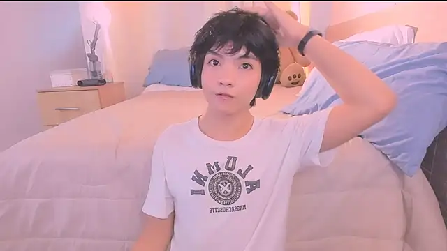 Snapshot of AllanYong18 chatting on November 2025 12:08:02 PM AllanYong18 online show from November 2025 12:08:02 PM