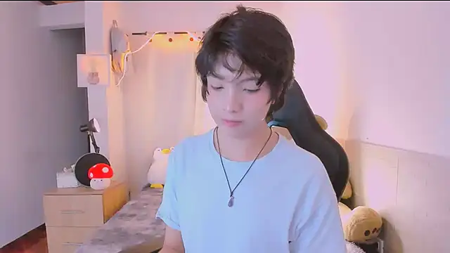 AllanYong18 online show from April 2026 04:23:02 AM