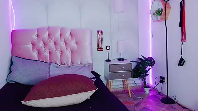 Snapshot of madison_oli chatting on February 2025 06:20:02 PM madison oli online show from February 2025 06:20:02 PM