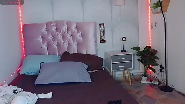 Snapshot of madison_oli chatting on March 2025 06:46:02 AM madison oli online show from March 2025 06:46:02 AM