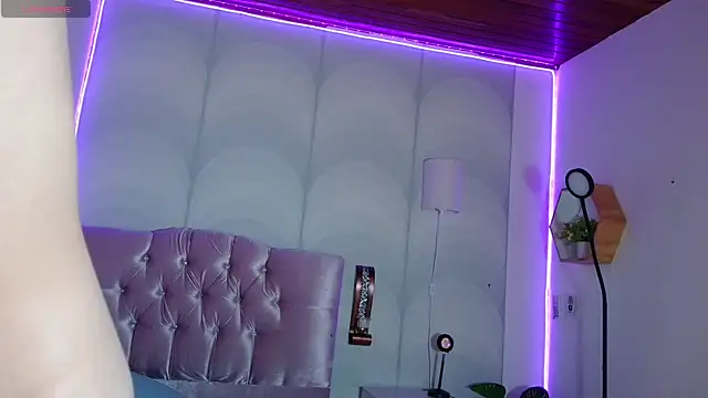 Snapshot of madison_oli chatting on March 2025 06:16:01 AM madison oli online show from March 2025 06:16:01 AM