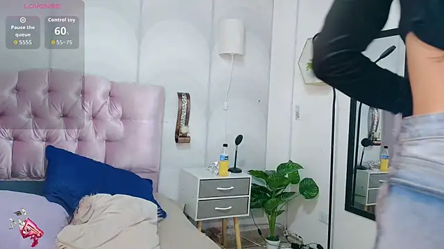 Snapshot of madison_oli chatting on September 2025 02:04:02 AM madison oli online show from September 2025 02:04:02 AM