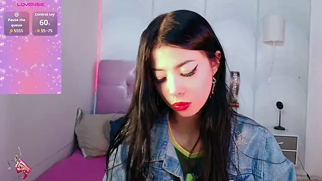 Snapshot of madison_oli chatting on November 2025 12:05:02 PM madison oli online show from November 2025 12:05:02 PM