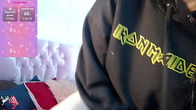 Snapshot of madison_oli chatting on December 2025 04:25:01 PM madison oli online show from December 2025 04:25:01 PM