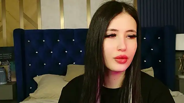 Snapshot of EmmaLawrens chatting on April 2026 10:38:01 AM EmmaLawrens online show from April 2026 10:38:01 AM