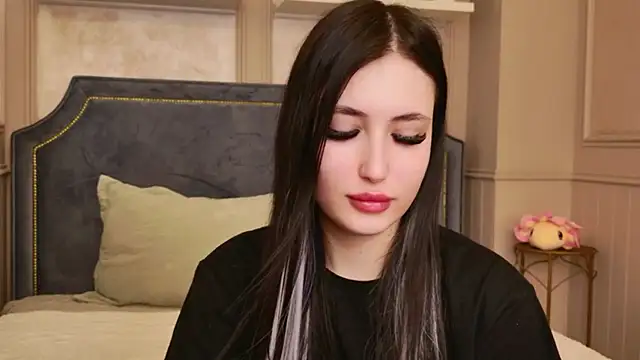 Snapshot of EmmaLawrens chatting on April 2026 10:46:01 AM EmmaLawrens online show from April 2026 10:46:01 AM