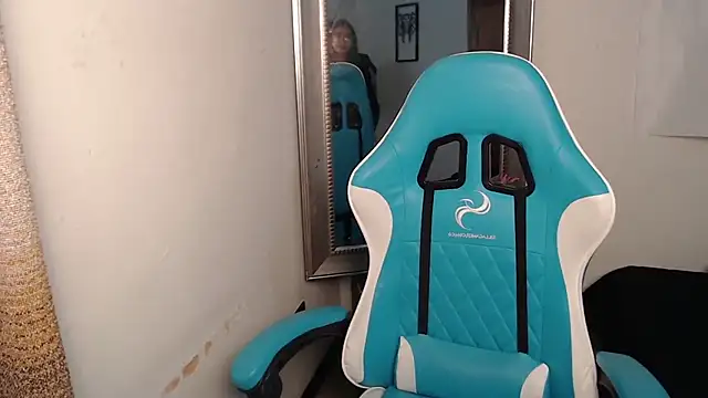 Aleska Miami online show from September 2025 01:44:02 PM