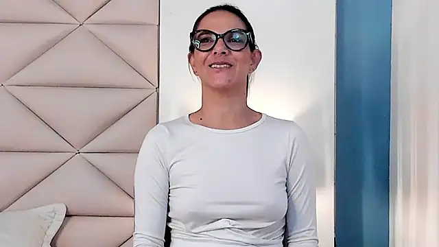 Snapshot of KarenSims chatting on February 2025 01:30:02 AM KarenSims online show from February 2025 01:30:02 AM