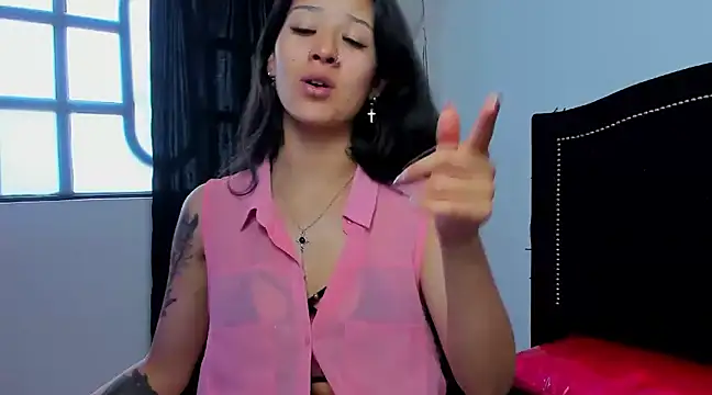 Snapshot of Cleo_Hott chatting on February 2025 07:54:01 PM Cleo Hott online show from February 2025 07:54:01 PM