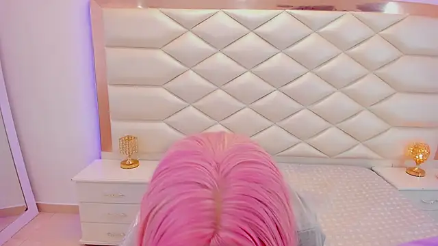 Snapshot of MiaQueen021 chatting on January 2025 12:41:02 PM MiaQueen021 online show from January 2025 12:41:02 PM