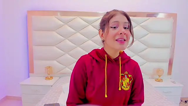 Snapshot of MiaQueen021 chatting on January 2025 12:16:01 PM MiaQueen021 online show from January 2025 12:16:01 PM