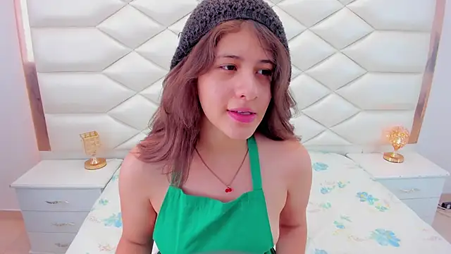 Snapshot of MiaQueen021 chatting on January 2025 06:20:02 PM MiaQueen021 online show from January 2025 06:20:02 PM