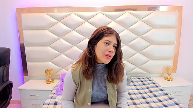 Snapshot of MiaQueen021 chatting on February 2025 12:28:01 PM MiaQueen021 online show from February 2025 12:28:01 PM