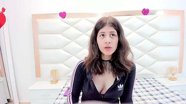 Snapshot of MiaQueen021 chatting on February 2025 03:35:01 PM MiaQueen021 online show from February 2025 03:35:01 PM