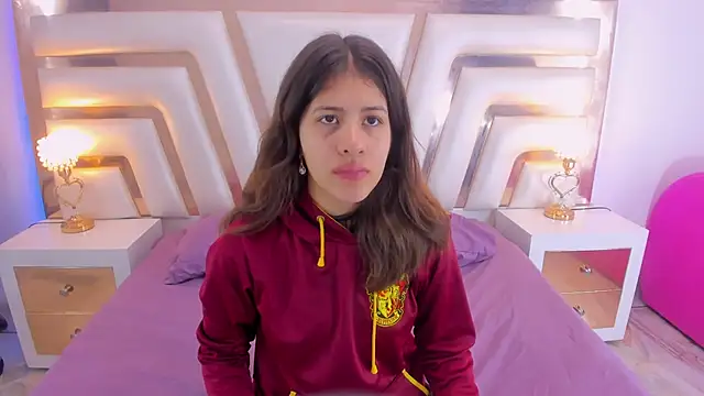 Snapshot of MiaQueen021 chatting on March 2025 12:24:01 PM MiaQueen021 online show from March 2025 12:24:01 PM