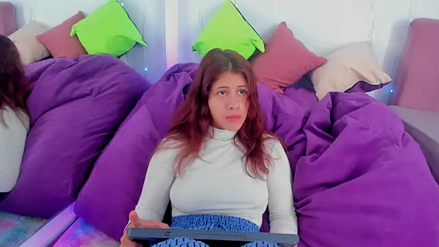 Snapshot of MiaQueen021 chatting on September 2025 01:59:01 PM MiaQueen021 online show from September 2025 01:59:01 PM