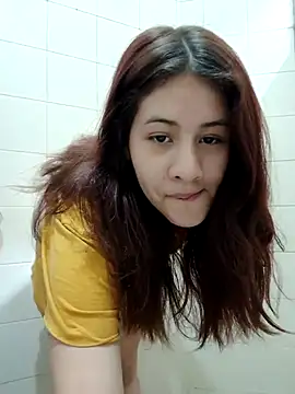 Snapshot of MiaQueen021 chatting on October 2025 05:10:02 PM MiaQueen021 online show from October 2025 05:10:02 PM