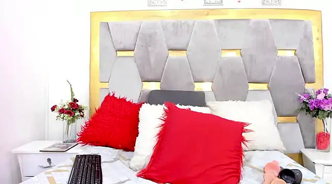 electrastunningx online show from February 2025 01:49:02 PM