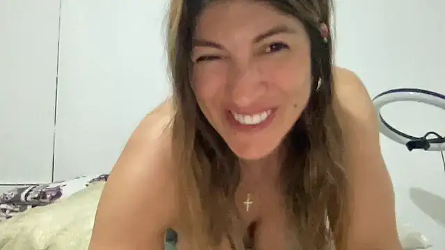 LunaBeya online show from September 2025 12:29:01 PM