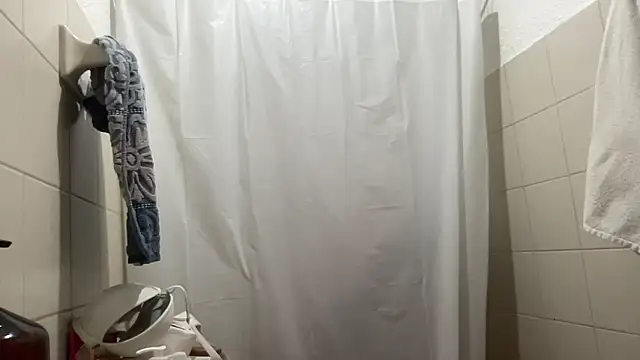 LunaBeya online show from December 2025 12:32:01 PM