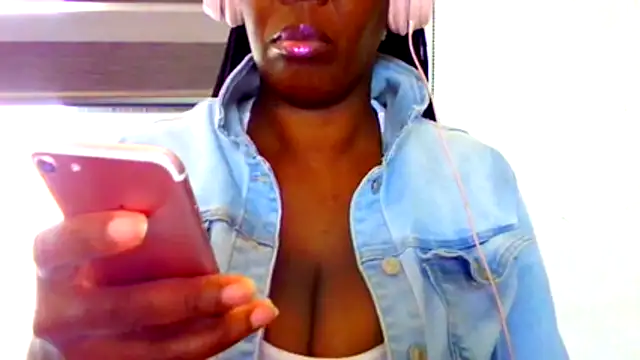 Snapshot of chocolatechipkukky85 chatting on April 2026 08:59:02 PM chocolatechipkukky85 online show from April 2026 08:59:02 PM