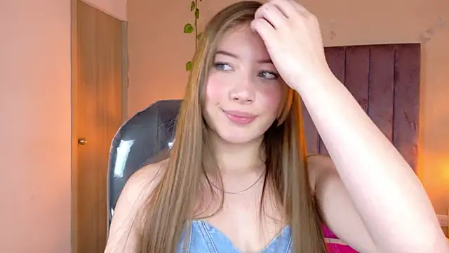 Dahlia Rousse online show from June 2026 06:30:01 AM