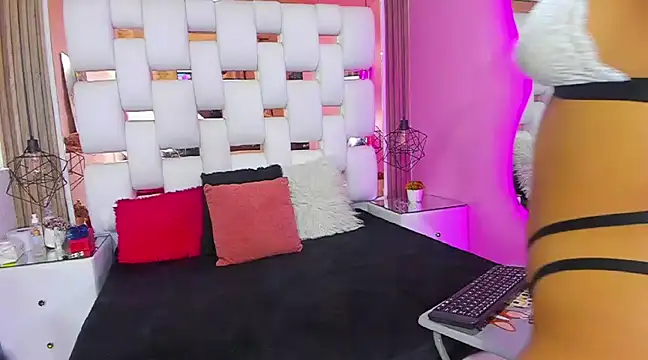 SolEvanss online show from March 2025 04:29:02 PM