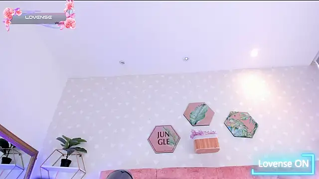 Elise-Leyton online show from March 2025 04:24:01 PM