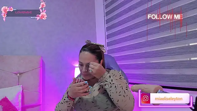 Elise-Leyton online show from October 2025 03:07:02 PM