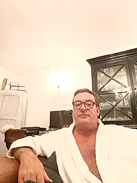 Snapshot of MountJohnXL chatting on April 2026 11:46:01 PM MountJohnXL online show from April 2026 11:46:01 PM
