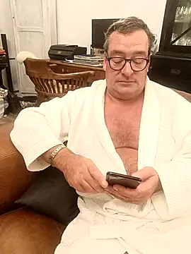 Snapshot of MountJohnXL chatting on April 2026 10:48:02 PM MountJohnXL online show from April 2026 10:48:02 PM