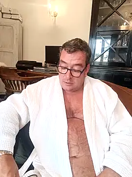 Snapshot of MountJohnXL chatting on April 2026 11:25:01 AM MountJohnXL online show from April 2026 11:25:01 AM