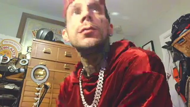 Snapshot of Aru916 chatting on December 2025 12:58:02 PM Aru916 online show from December 2025 12:58:02 PM