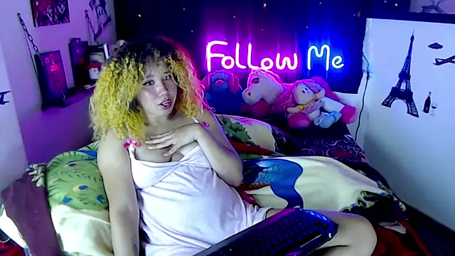 Snapshot of temptation-x chatting on May 2026 02:08:01 AM temptation-x online show from May 2026 02:08:01 AM