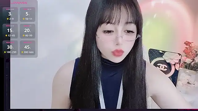 LiLiLily online show from September 2025 05:47:02 PM